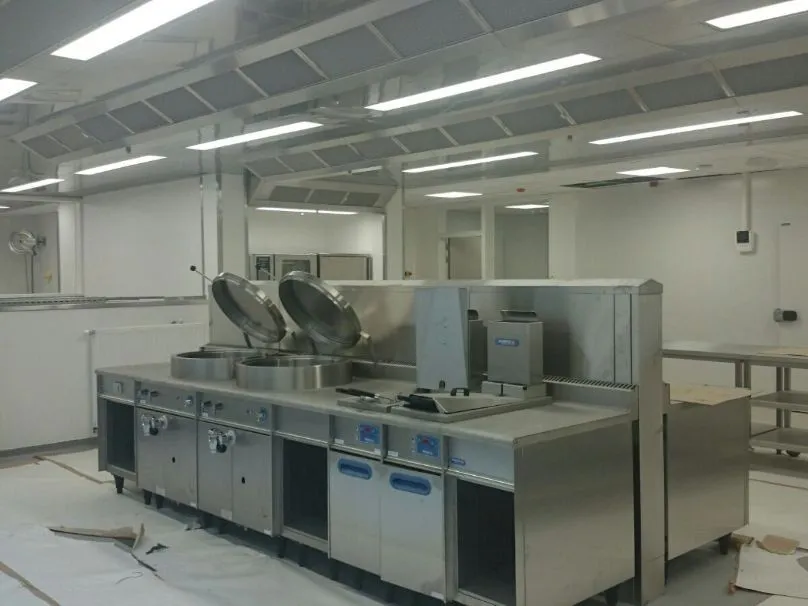 Grootkeuken met kookeiland