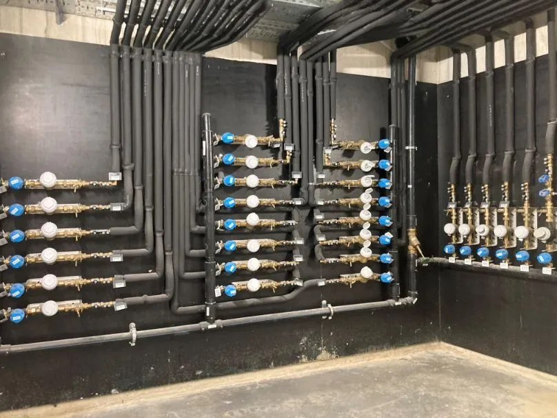 Sanitaire leidingen in een technische schacht